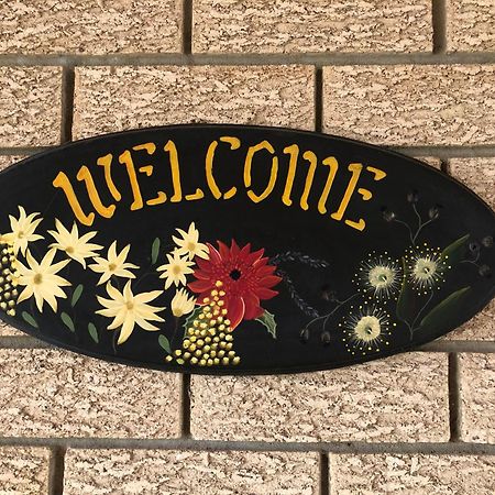 Lake Front Motel Entrance Exterior photo